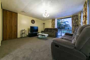 84 Captain Scott Road, Glen Eden