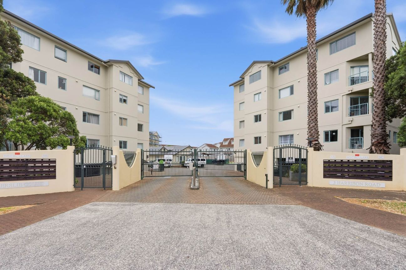 Overseas vendor needs this sold! - Vista 3