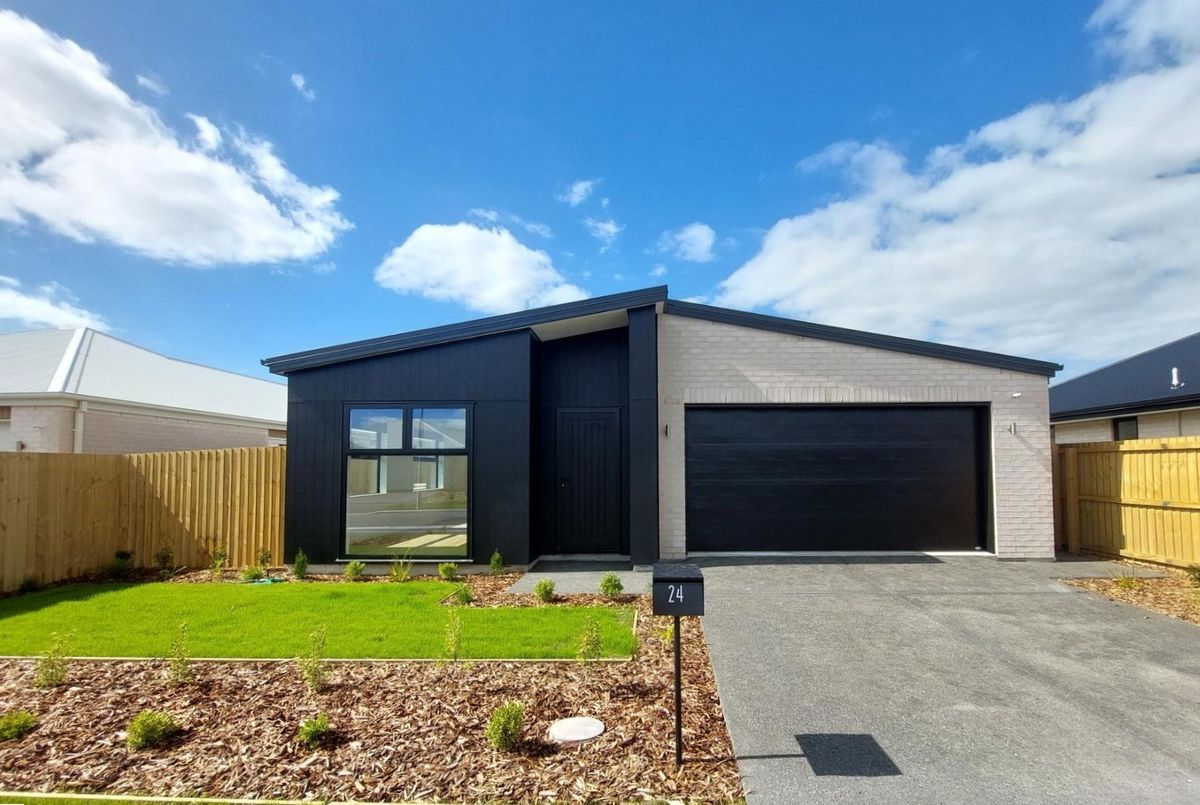 Striking & Stylish Home in Spring Grove