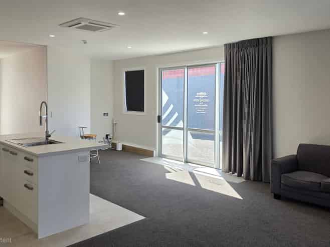 High-stud workshop with quality office