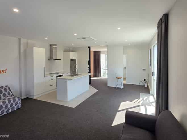 High-stud workshop with quality office