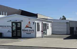 High-stud workshop with quality office