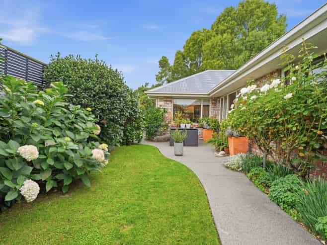 111a Geraldine Street, Edgeware