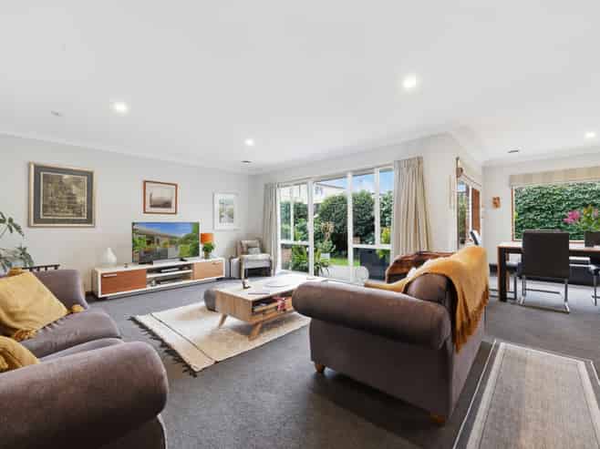 111a Geraldine Street, Edgeware