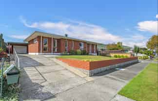 61 Terry Crescent, Milson