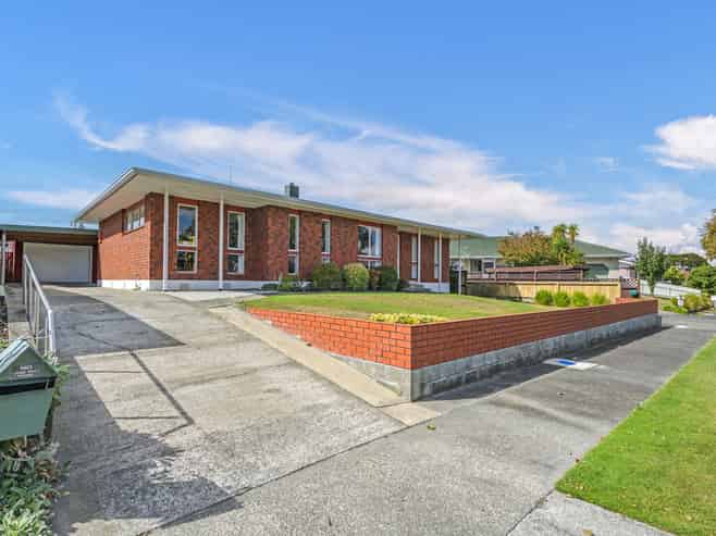 61 Terry Crescent, Milson