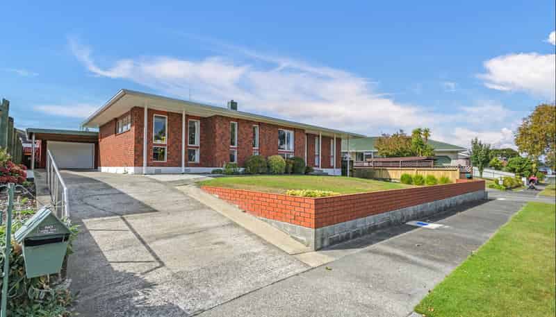 61 Terry Crescent, Milson