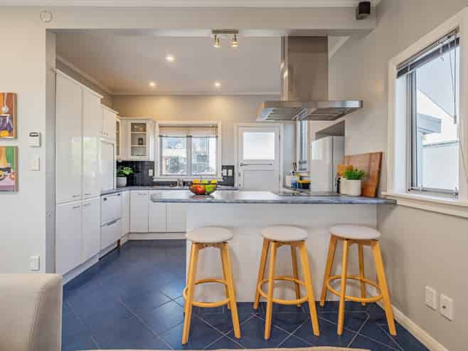 7 Sunset Parade, Plimmerton