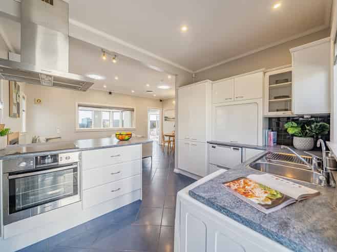 7 Sunset Parade, Plimmerton