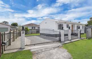 16A  Hatherley Place, Clendon Park