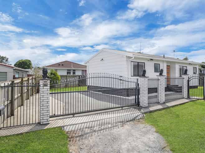 16A  Hatherley Place, Clendon Park