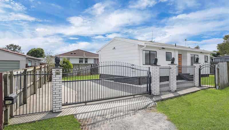 16A  Hatherley Place, Clendon Park