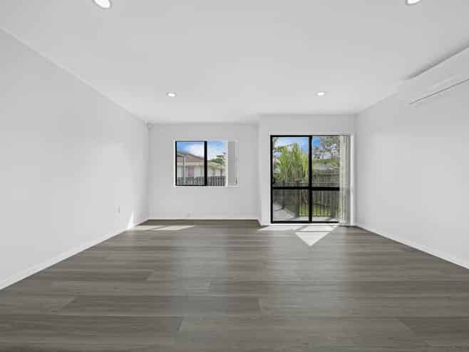 16A  Hatherley Place, Clendon Park