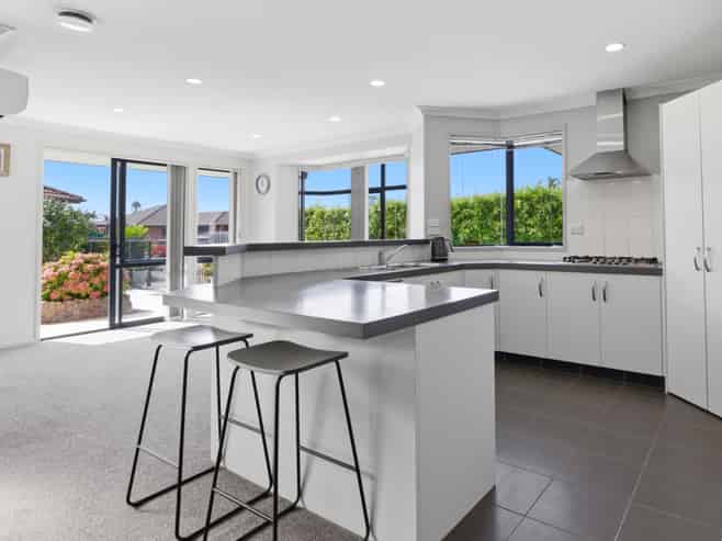 30 Seabreeze Place, Papamoa