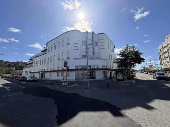 FOR LEASE – Prime Retail or Office Space