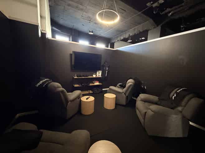 FOR LEASE – Prime Retail or Office Space