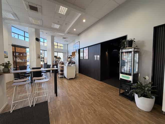 FOR LEASE – Prime Retail or Office Space