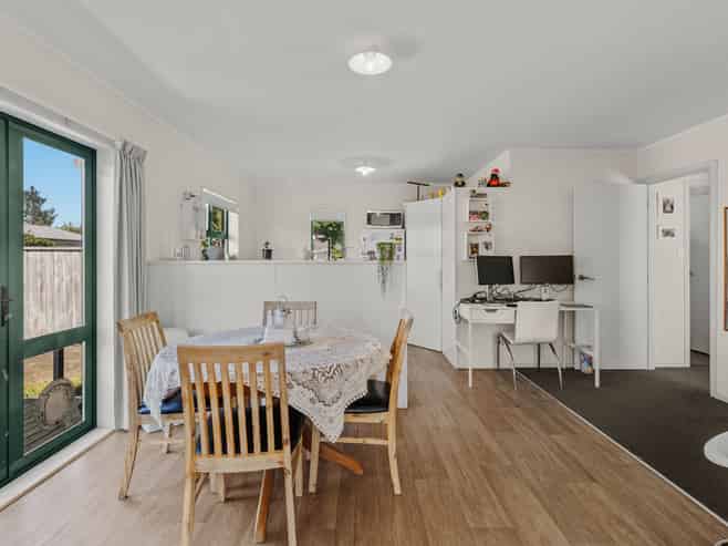 20 Linton Crescent, Matua