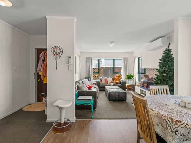 20 Linton Crescent, Matua