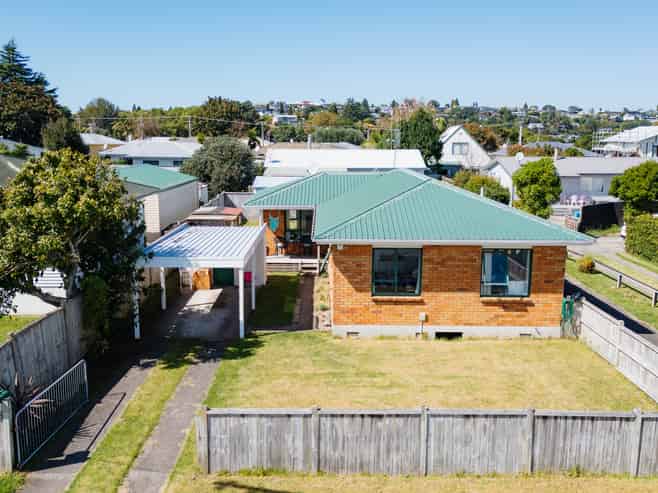 20 Linton Crescent, Matua