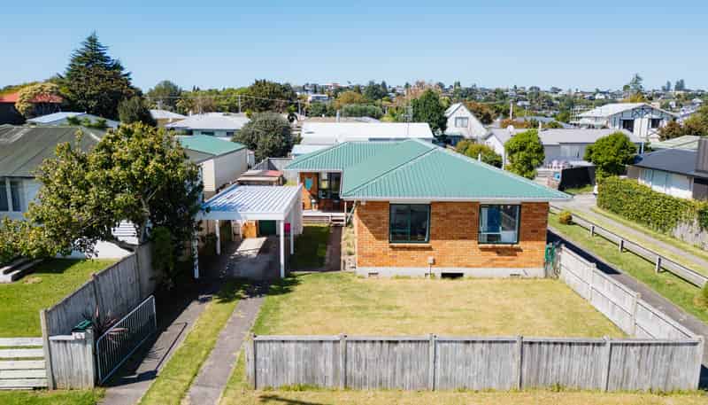 20 Linton Crescent, Matua