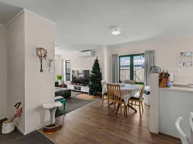 20 Linton Crescent, Matua