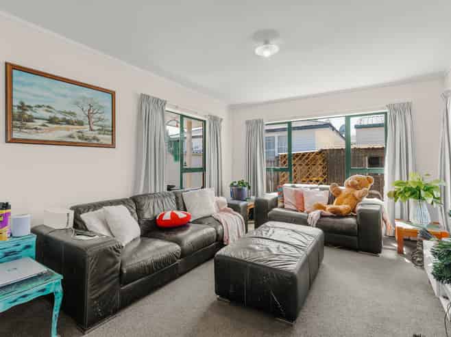 20 Linton Crescent, Matua