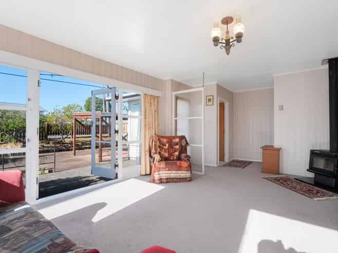 21 Gray Avenue, Paraparaumu Beach