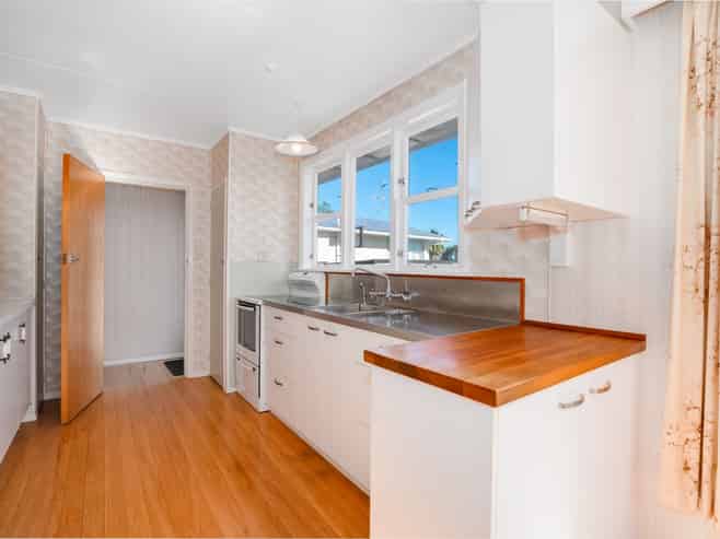 21 Gray Avenue, Paraparaumu Beach