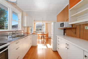 21 Gray Avenue, Paraparaumu Beach