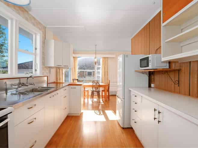 21 Gray Avenue, Paraparaumu Beach