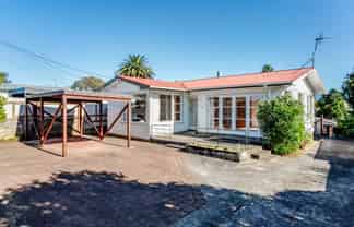 21 Gray Avenue, Paraparaumu Beach