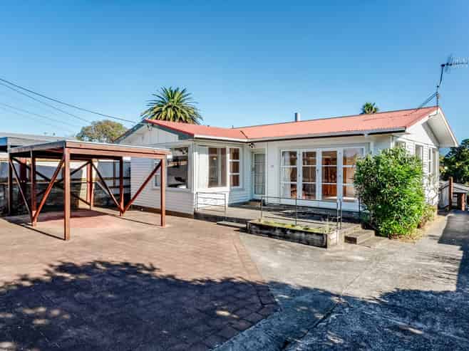 21 Gray Avenue, Paraparaumu Beach