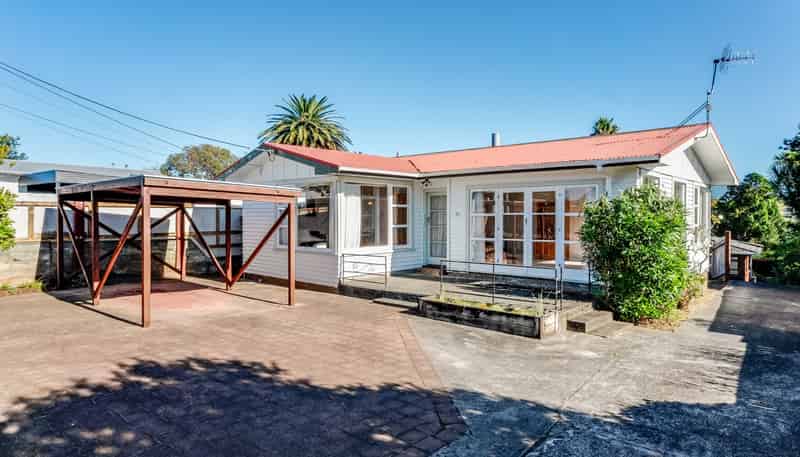 21 Gray Avenue, Paraparaumu Beach