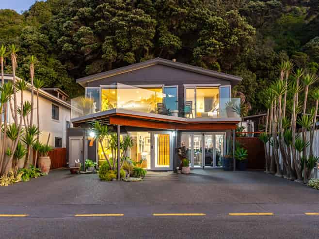 7 Ocean Parade, Pukerua Bay