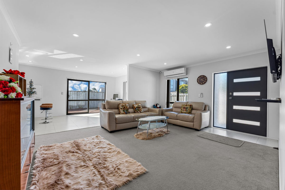 Modern Family Living in Takanini - Vista 5