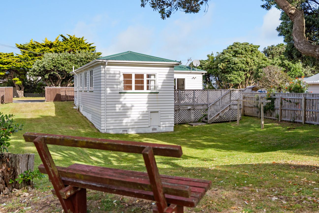 Right on the Beach - Renovate or Develop! - Ansicht 2