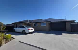 15 Royal Oak Crescent, Holmes Hill