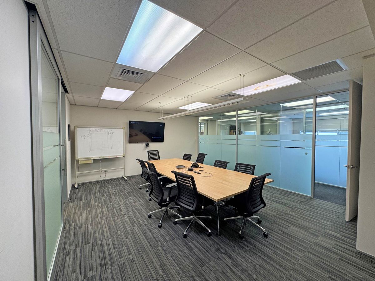 COST-EFFECTIVE TOP FLOOR TAKAPUNA OFFICE