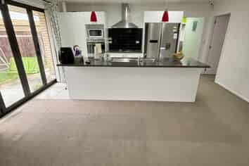 75 Waterford Road, Glenview