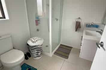 75 Waterford Road, Glenview