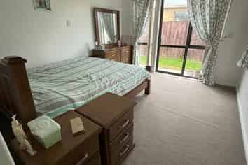 75 Waterford Road, Glenview