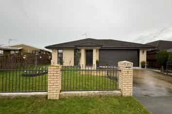 75 Waterford Road, Glenview