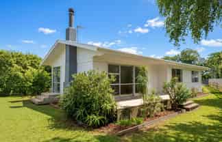 170 High Street South, Carterton