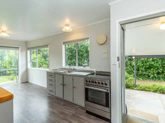 170 High Street South, Carterton