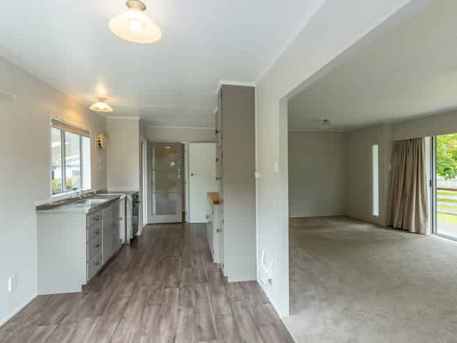 170 High Street South, Carterton