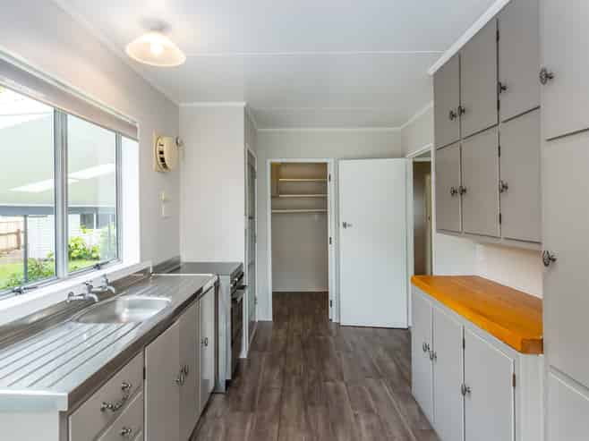 170 High Street South, Carterton