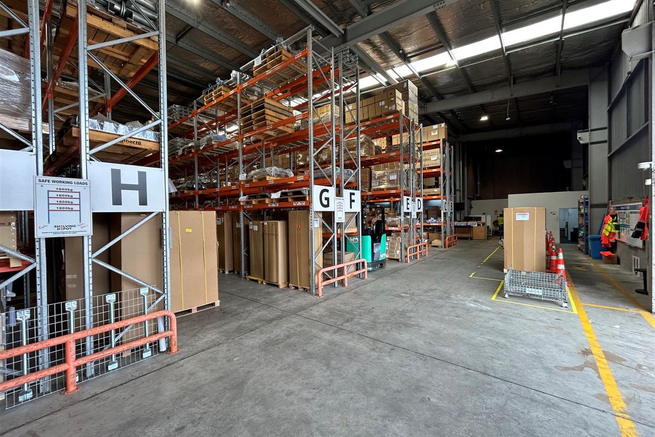 Savills | Premium Warehouse In Central Location - Ansicht 2