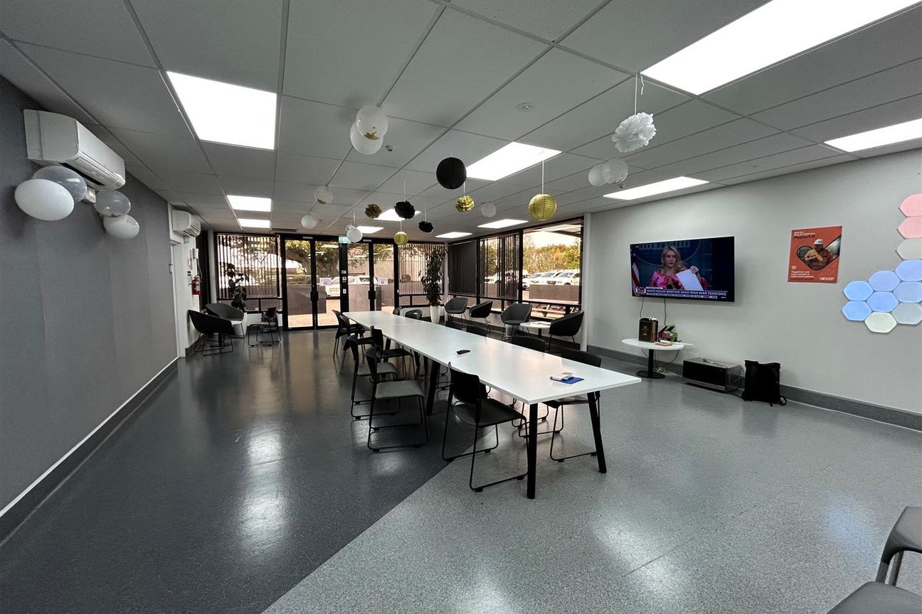 Savills | Premium Warehouse In Central Location - Mehr