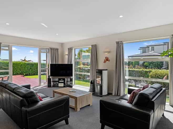 18 Kenmure Drive, Huntsbury